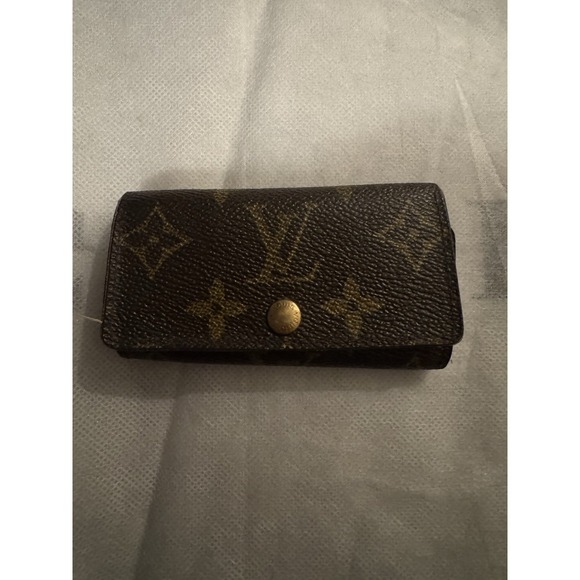 Louis Vuitton Accessories - Authentic Vintage Louis Vuitton Monogram 4 Key Holder Case Made in France